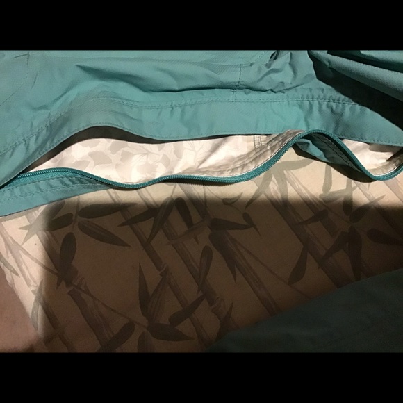 REI Rain Jacket with removable/adjustable hood - Picture 4 of 6